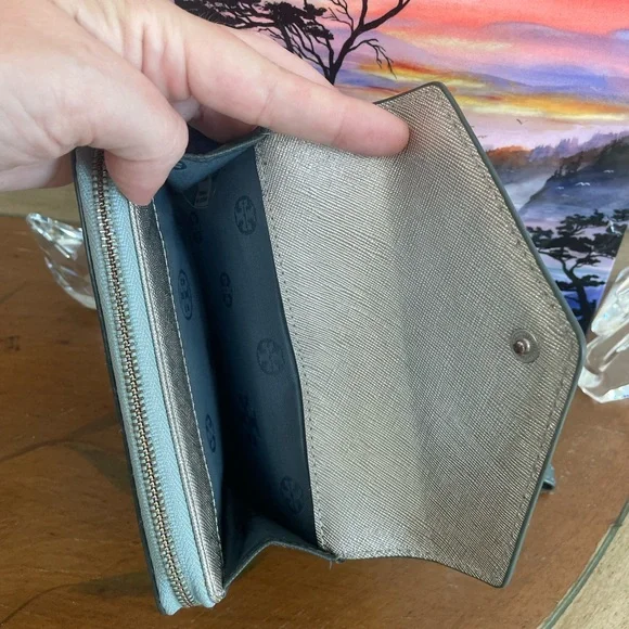 Not For Sale Tory Burch Metallic Envelope Wristlet - Picture 8 of 16